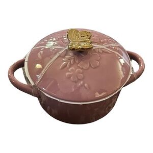 Ceramic Embossed
Floral Gold Butterfly
Cocotte Baking Dish